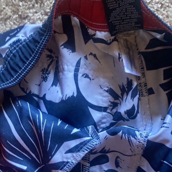 Tommy Hilfiger size L Boardshorts - Picture 8 of 11